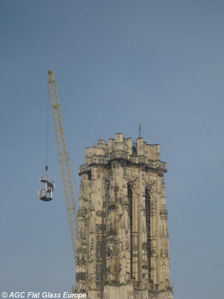 Une plateforme en verre AGC pour la cathédrale Saint-Rombouts à Malines