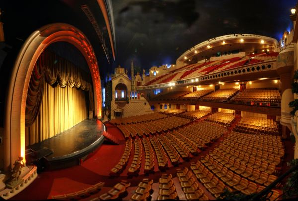 Pour voir l’architecture du Grand Rex de près