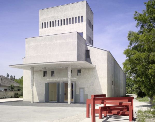 Restructuration d’un ancien silo à grain en lieu d’exposition privé