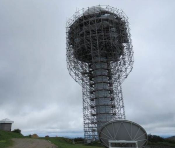 Layher fournit les échafaudages de la station troposphérique du site de Lacaune en réhabilitation