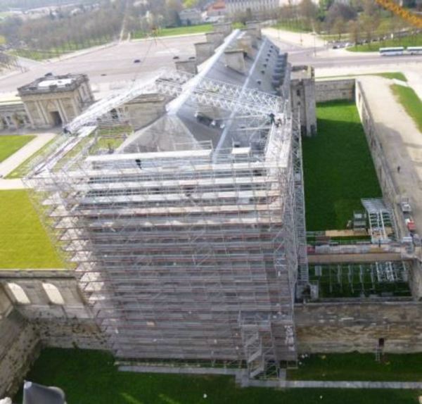 Un nouveau parapluie pour le pavillon du roi du château de Vincennes