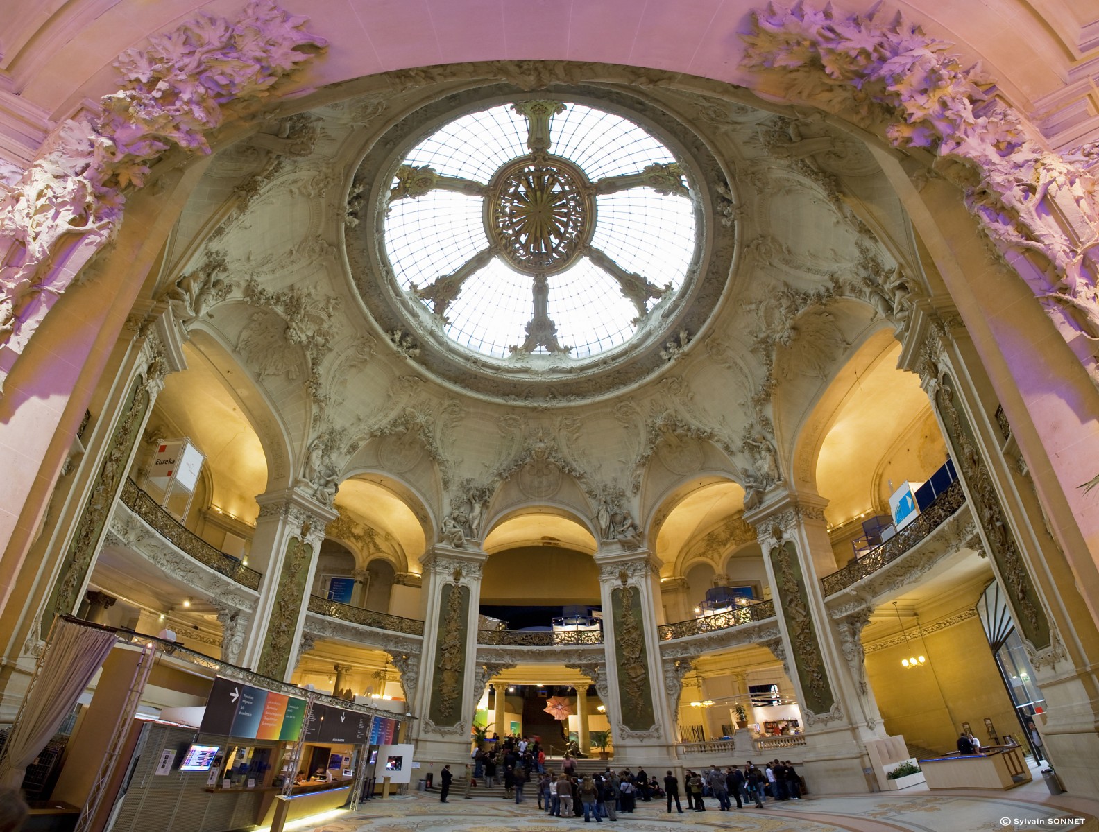 Restauration de la verrière et du plafond verrier du Palais de la Découverte