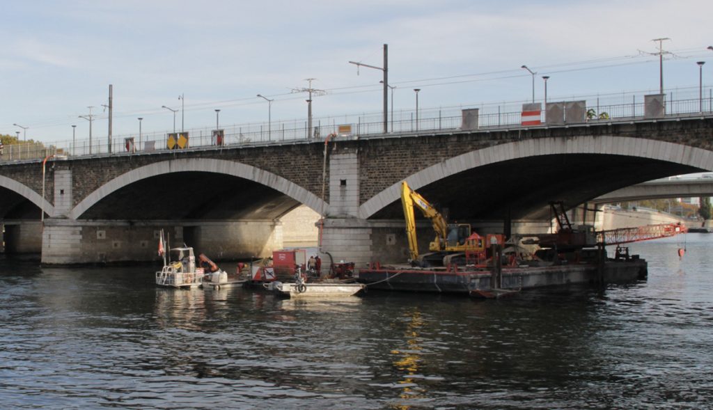 Béton colloïdal et pompages complexes pour conforter le pont National