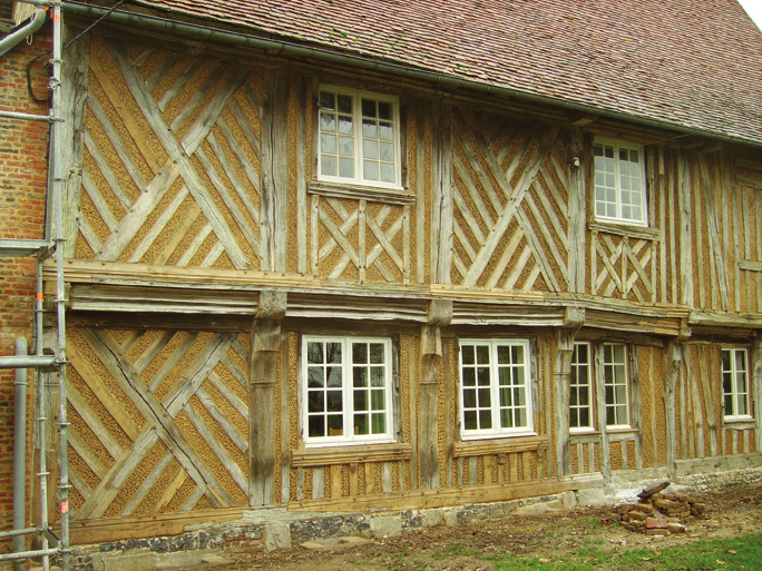 Normandie : une maison à ossature bois carrée en pleine forêt par