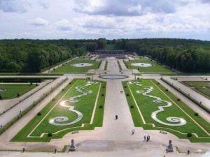 Une œuvre éphémère en attendant de remplacer les buis de Vaux-le-Vicomte